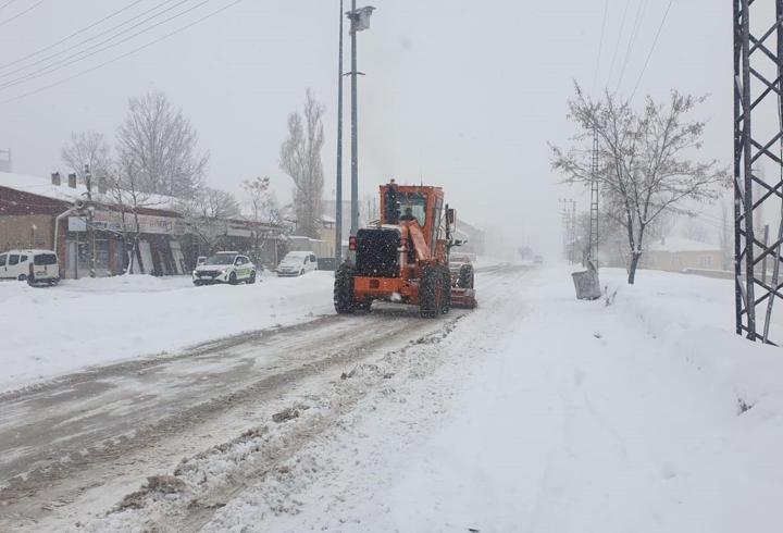Van'ın 2 ilçesinde tüm okullarda, 2 ilçesinde de taşımalı eğitime kar engeli