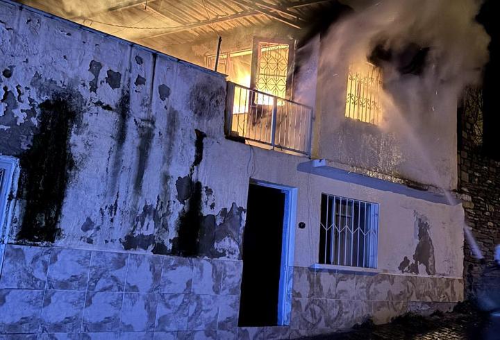 İzmir’de 2 katlı evde yangın: 1 ölü