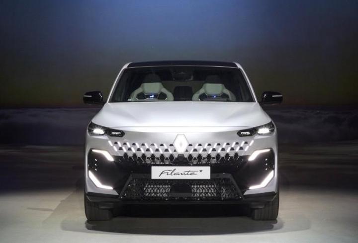 Renault’nun global SUV’u Filante yollara çıkıyor