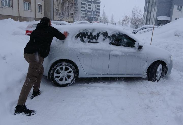 Bitlis'te kardan 229 yerleşim yerinin yolu kapandı 