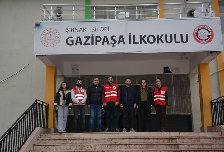 Şırnak’ta Kızılay’dan öğrencilere kışlık yardımı