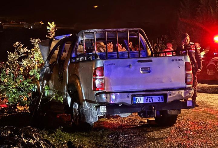 Antalya'da yanan kamyonette erkek cesedi bulundu