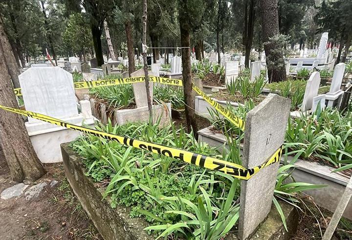 Yer: Bursa... Mezarlıkta, poşette gömülü halde cenin bulundu