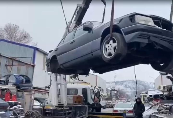 Yurt dışından gelen araçları parça parça söken hurdacılara operasyon