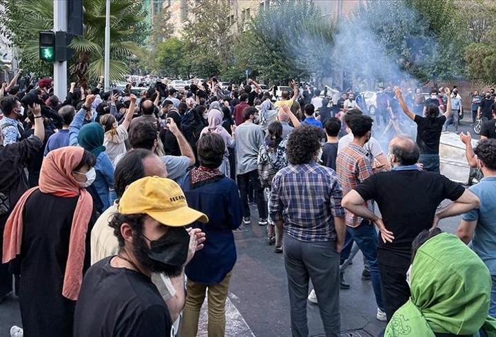 İran'daki gösterilerde 3 bin 90 kişi hayatını kaybetti