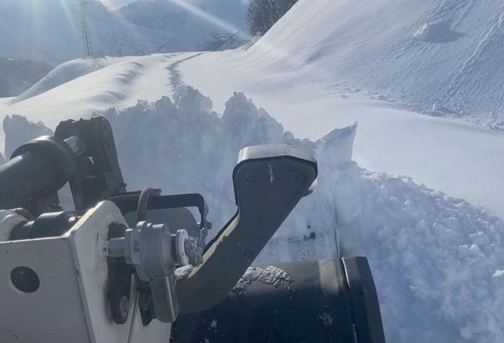 Tunceli’de kar kalınlığı 2 metreyi aştı, 27 köy yolu kapalı