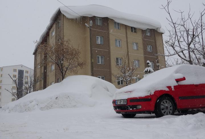 Bitlis’te 128 yerleşim yeri ulaşıma kapandı