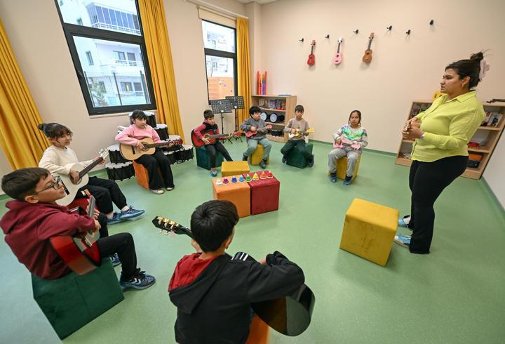 Çocuk kampüslerinde minikler eğlenerek öğreniyor
