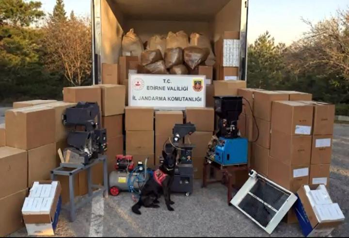 Edirne'de kaçak tütün operasyonu; 4 gözaltı