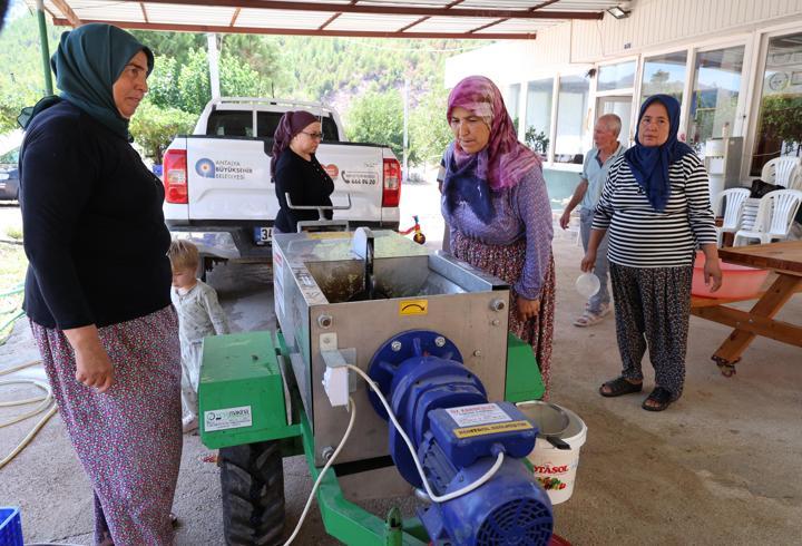 Büyükşehir’den üreticiye ekipman desteği