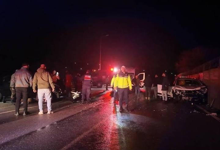 İzmir'de feci kaza: 2'si ağır 6 yaralı