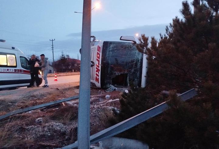 Burdur'da yolcu otobüsü devrildi: 12 yaralı