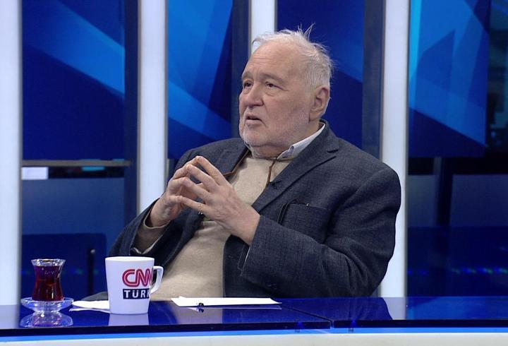 Prof. Dr. İlber Ortaylı, CNN TÜRK'te: Bayrak indirilmez, bayrağa el sürende akıl yoktur
