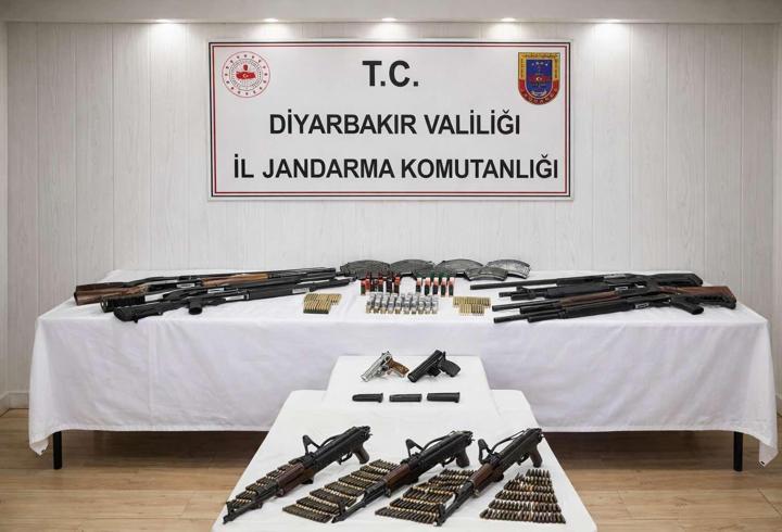 Diyarbakır’da 3 adrese operasyon; 3 gözaltı