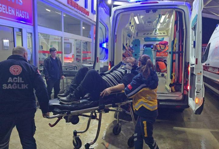Adana'da işçi servisi minibüsü devrildi; 13 yaralı