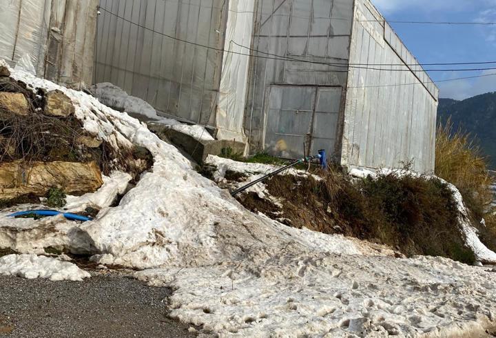 Anamur'da dolu yağışı seralara zarar verdi