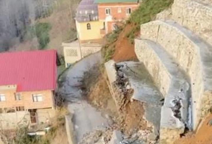 Rize’de heyelan; istinat duvarı çöktü, o anlar kamerada