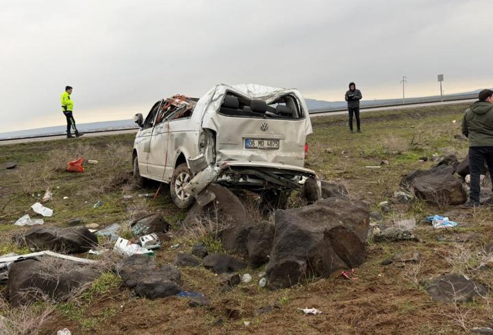 Şırnak'ta minibüs takla attı: 2 ölü, 6 yaralı