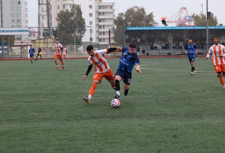 Akdeniz Belediye Spor liderliğini korudu
