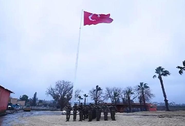 Türk bayrağı sınıra en yakın noktada