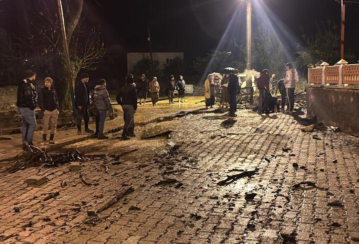 Dere taştı, arazi ve bahçeleri su bastı