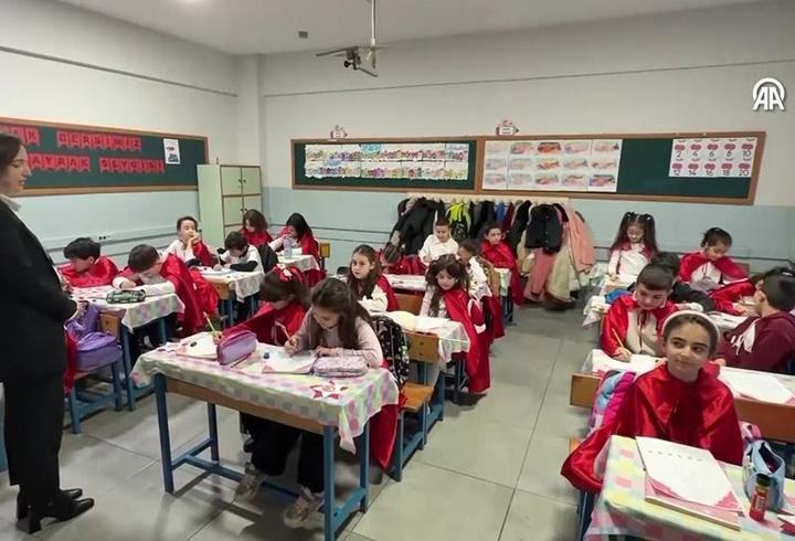 18 milyon öğrenci bayrak temasıyla ders başı yaptı