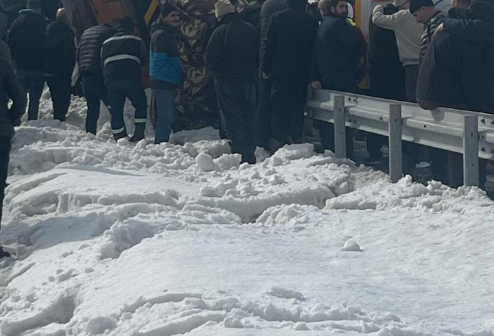 Tendürek Geçidi'nde kar küreme aracı devrildi: 2 ölü