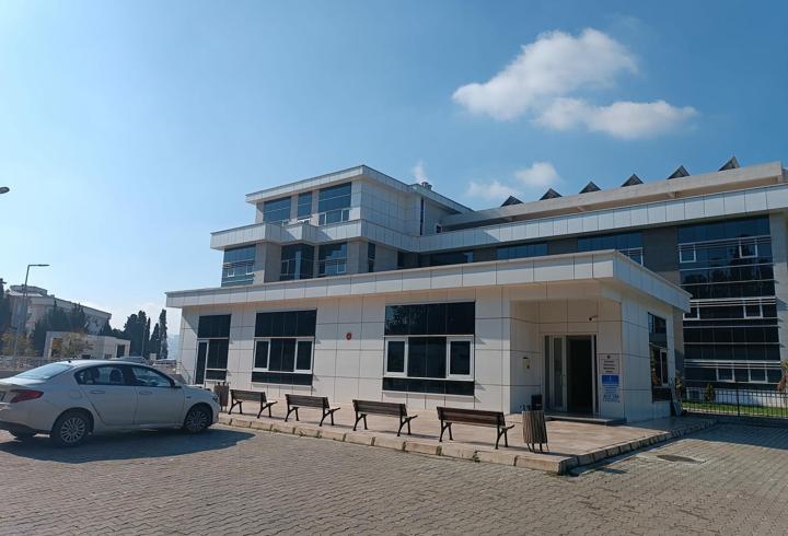 Evinin önünde uğradığı silahlı saldırıda öldü