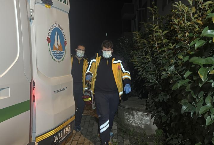 Emekli öğretmen evinde ölü bulundu