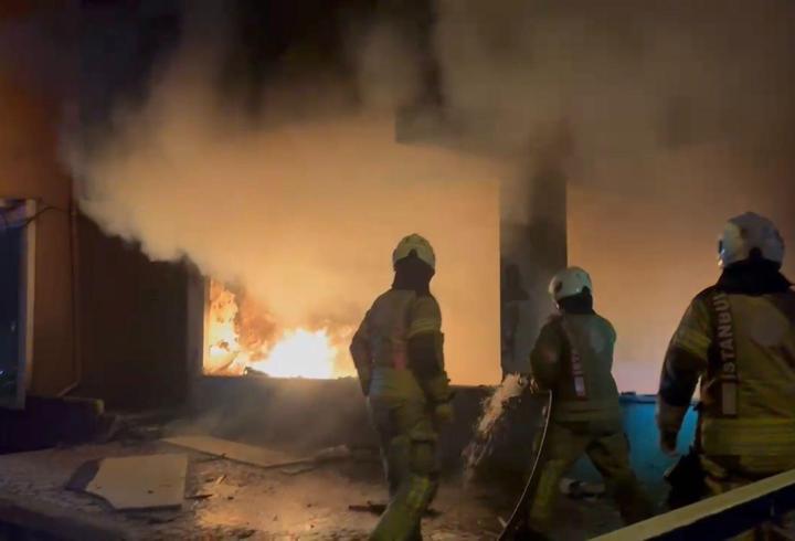 İstanbul - Kağıthane'de 4 katlı metruk binada yangın