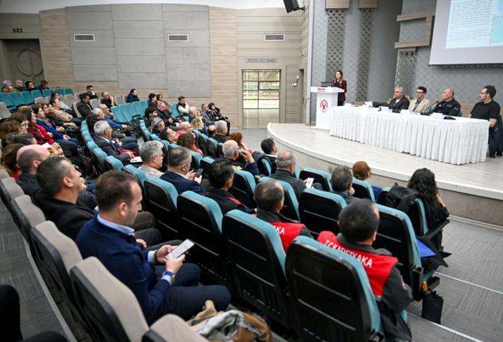 Bornova'da 6 Şubat'ın 3. yılında 'Afet Gerçeği ve Dirençli Kentler' paneli