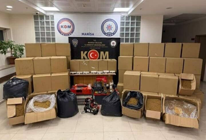 Manisa'da kaçak sigara ve silah operasyonu