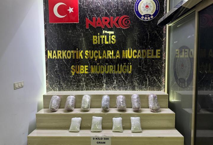 Bitlis'te iki araçta 17 kilo 500 gram skunk ele geçirildi; 2 tutuklama