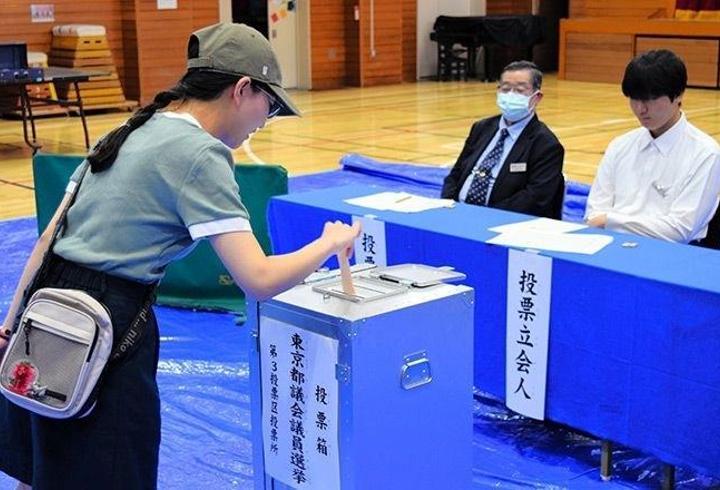 Japonya erken seçim için sandık başına gidiyor