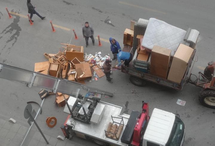 Mersin’de çöp ev boşaltıldı