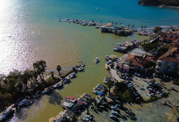 Akyaka'da denizin rengi değişti