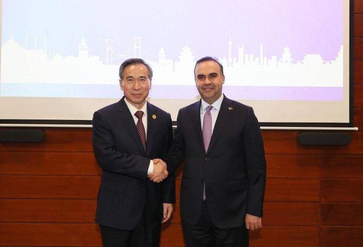 Bakan Kacır, Çin Uluslararası Ticareti Geliştirme Konseyi Başkanı Ren Hongbin ile bir araya geldi