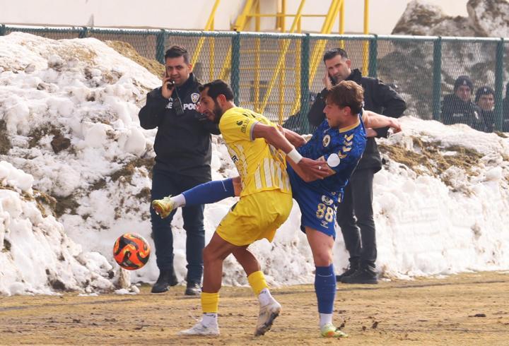 Menemen FK'yı eski golcüsü yıktı
