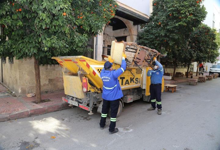 Akdeniz’de çöp taksilerle biriken çöplere acil çözüm