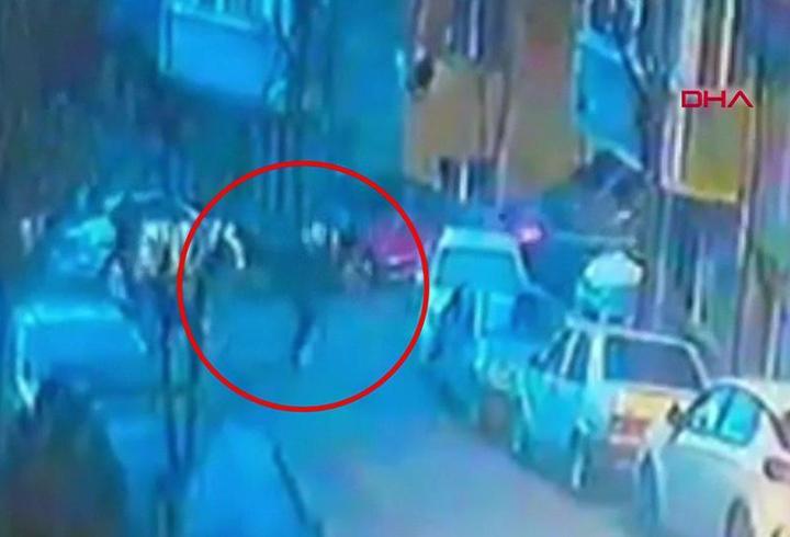 Bomba yapıp sokakta patlattılar