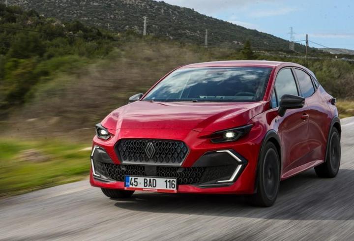 Yeni Renault Clio 1.7 milyon TL'den yollara indi