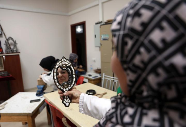 Eşinden öğrendiği mesleğin usta öğreticisi oldu