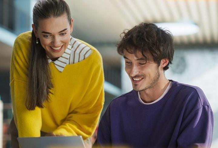 Havacılık, uzay ve teknoloji festivali TEKNOFEST, lise öğrencilerine yönelik iki önemli araştırma yarışması düzenliyor. TÜBİTAK yürütücülüğünde düzenlenen bu yarışmalar, gençlerin hem küresel sorunlara bilimsel bakış açısıyla yaklaşmalarını hem de özgün projelerle geleceğe katkı sunmalarını amaçlıyor.1