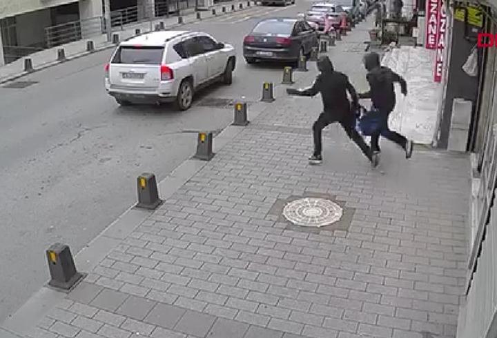 Eyüpsultan'da kuyumcu soygunu girişimi… Dükkan sahibini vurup kaçtılar