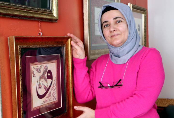 14 Şubat için hat tablolarına ilgi büyük