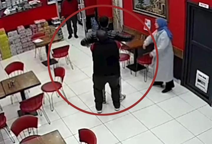 Restoranda nefessiz kaldı, heimlich manevrası hayat kurtardı