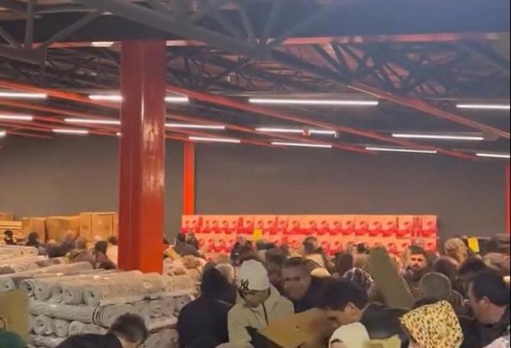 Bursa’da mağaza açılışında izdiham
