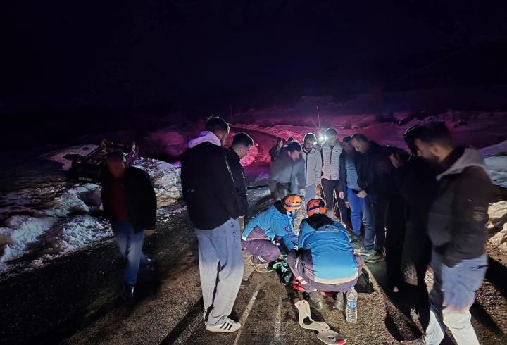 Bingöl’de takla atan otomobil şarampole devrildi: 3 yaralı