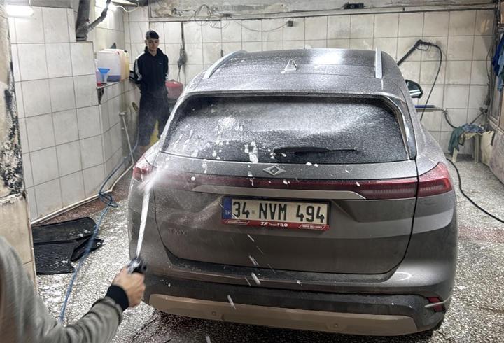 Tekirdağ'da toz taşınımı; araçlar çamurla kaplandı