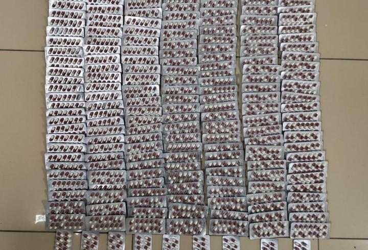 Polis ticari araçta 2 bin 684 adet sentetik ecza maddesi ele geçirdi